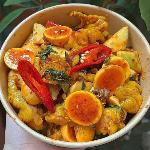 Hình ảnh chân gà mix trứng non 