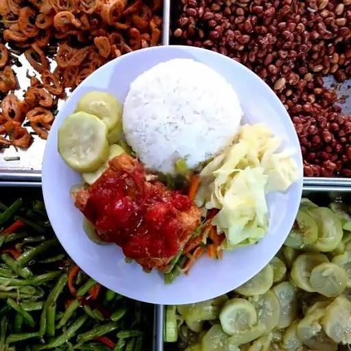 Hình ảnh Cơm Chay Rau Xào Đậu Hủ Sốt Cà