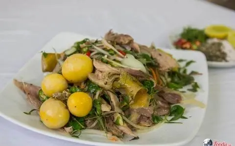 Hình ảnh Gỏi gà xé trứng non