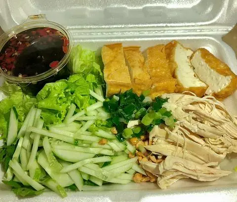 Hình ảnh Bún nước tương gà xé
