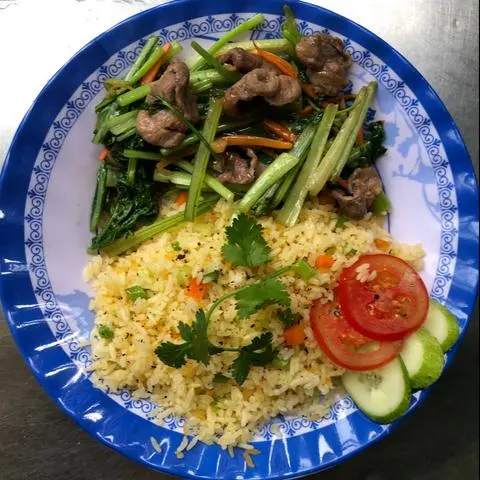 Hình ảnh Cơm Chiên Bò Xào Rau + 1 Nước 