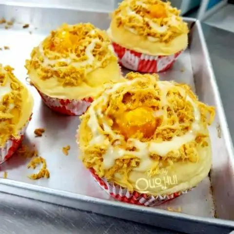 Hình ảnh Bánh mì chà bông trứng muối sốt phô mai