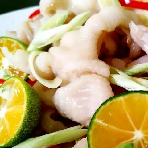 Hình ảnh Chân gà rút xương sả tắc phần nhỏ