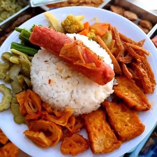 Hình ảnh Cơm Chay Thập Cẩm + Xúc Xích