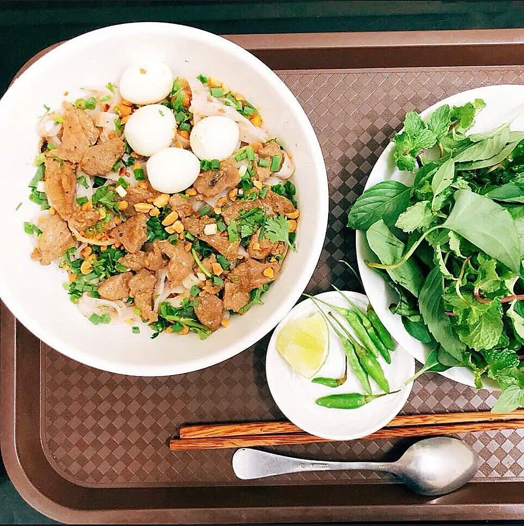 Hình ảnh Mì Quảng trộn thịt trứng