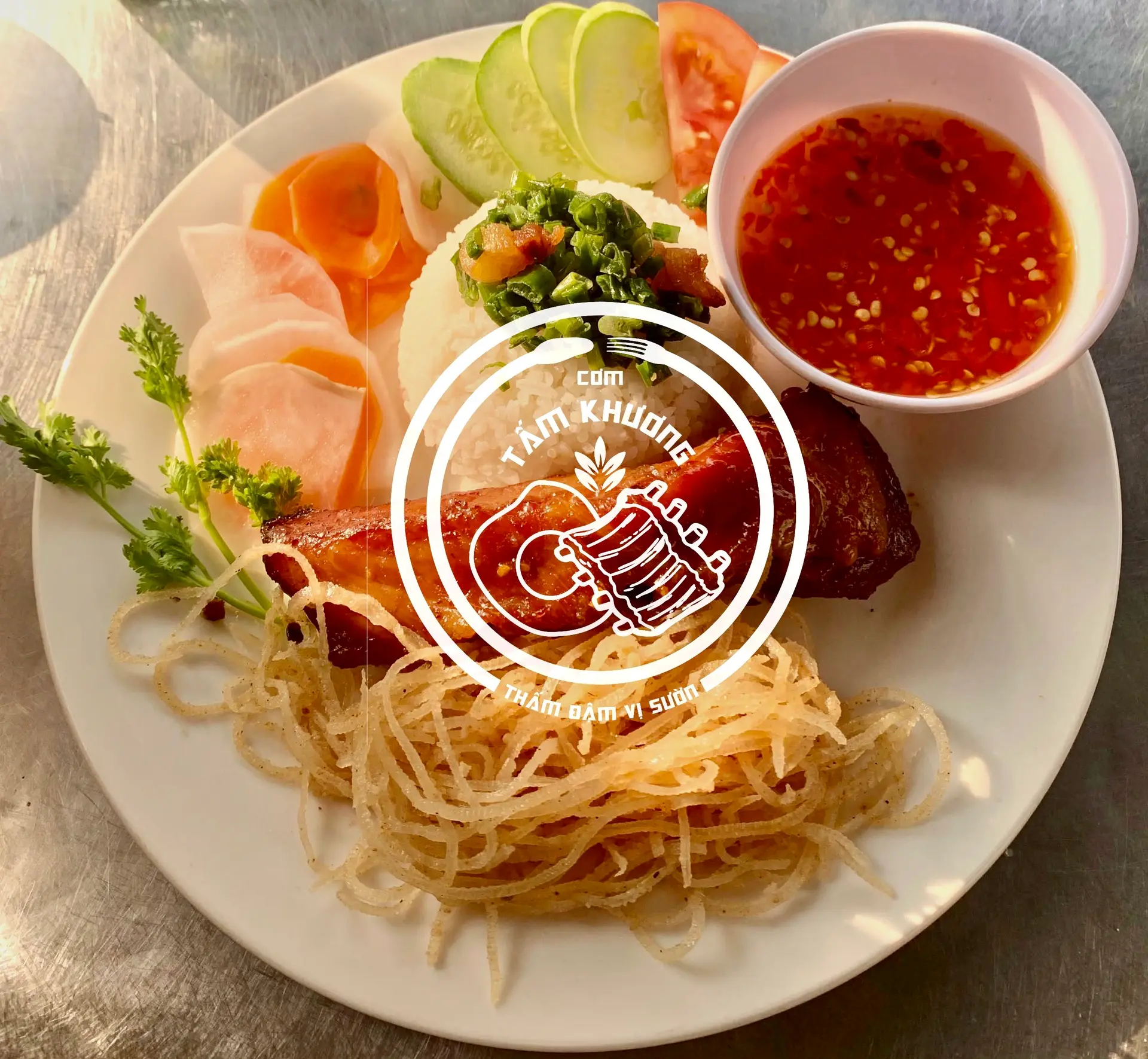 Hình ảnh Cơm tấm sườn cọng + bì 