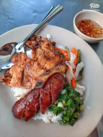 Hình ảnh cơm sườn lạp xưởng 