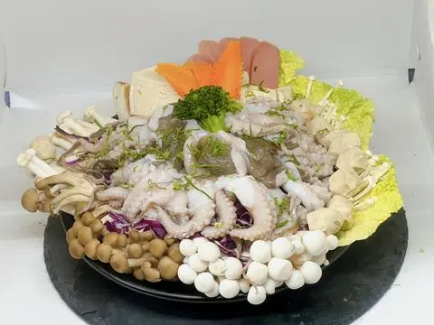 Hình ảnh Lẩu nấm kim chi bạch tuộc lớn