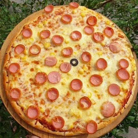 Hình ảnh Pizza Xúc Xích Phô Mai Size 18cm