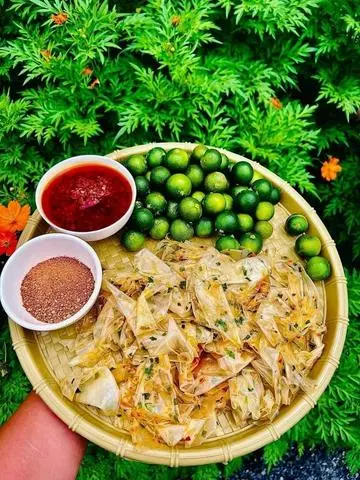 Hình ảnh Bánh tráng mỡ hành muối nhuyễn trứng cút