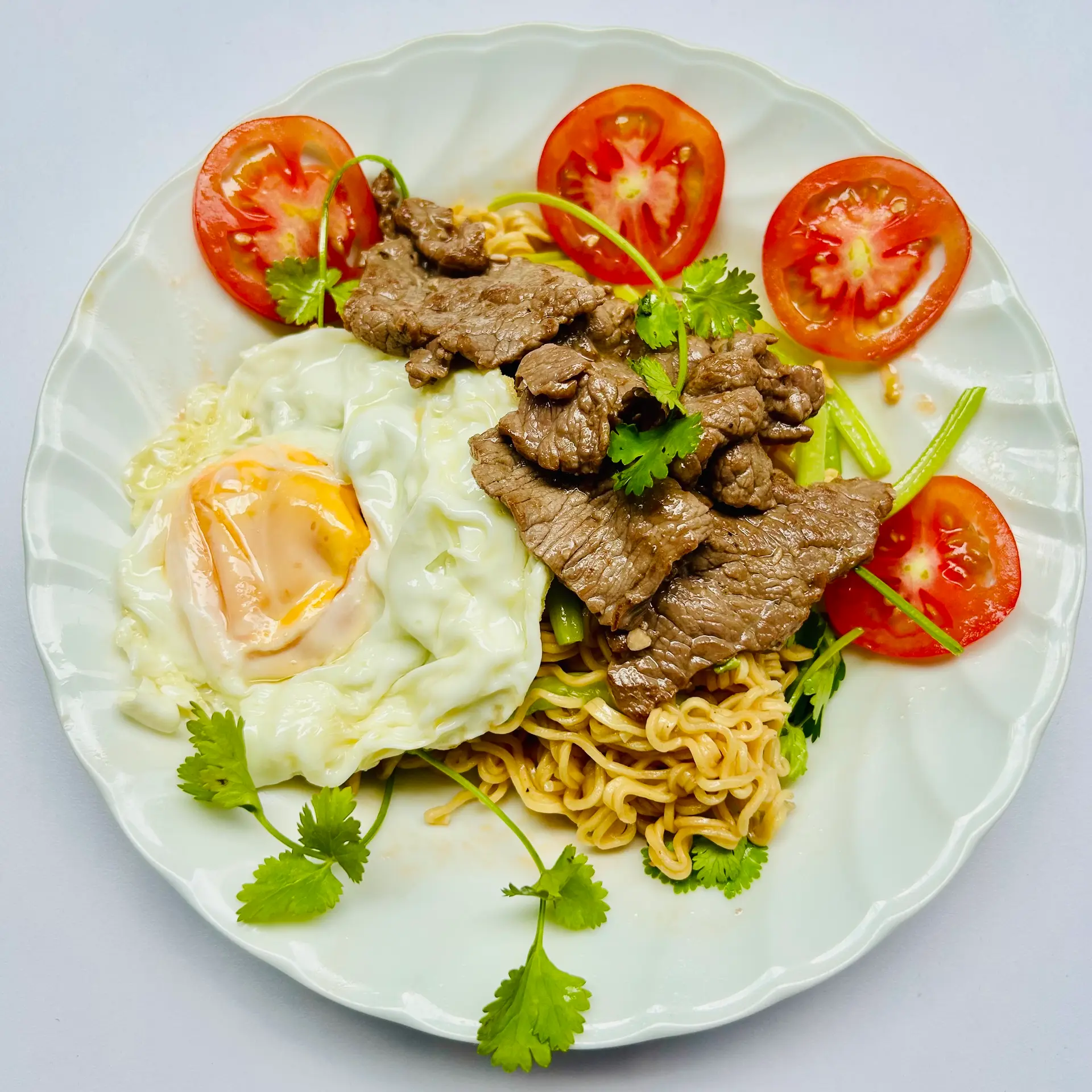Hình ảnh Mì gói xào bò trứng + Nhiều thịt