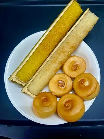Hình ảnh 1 Cơm Lam Nướng, 2 Bánh Bao Chiên