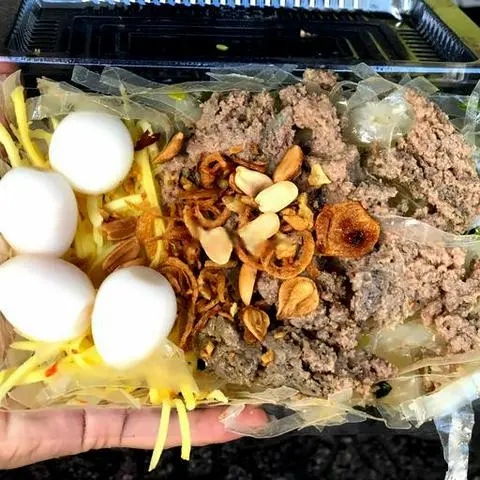 Hình ảnh Bánh tráng trộn pate trứng cút lòng đào
