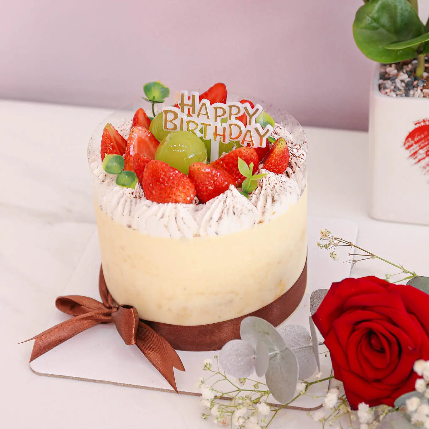 Hình ảnh Bánh Tiramisu Dâu Tây Tươi Ngon - Size 12cm