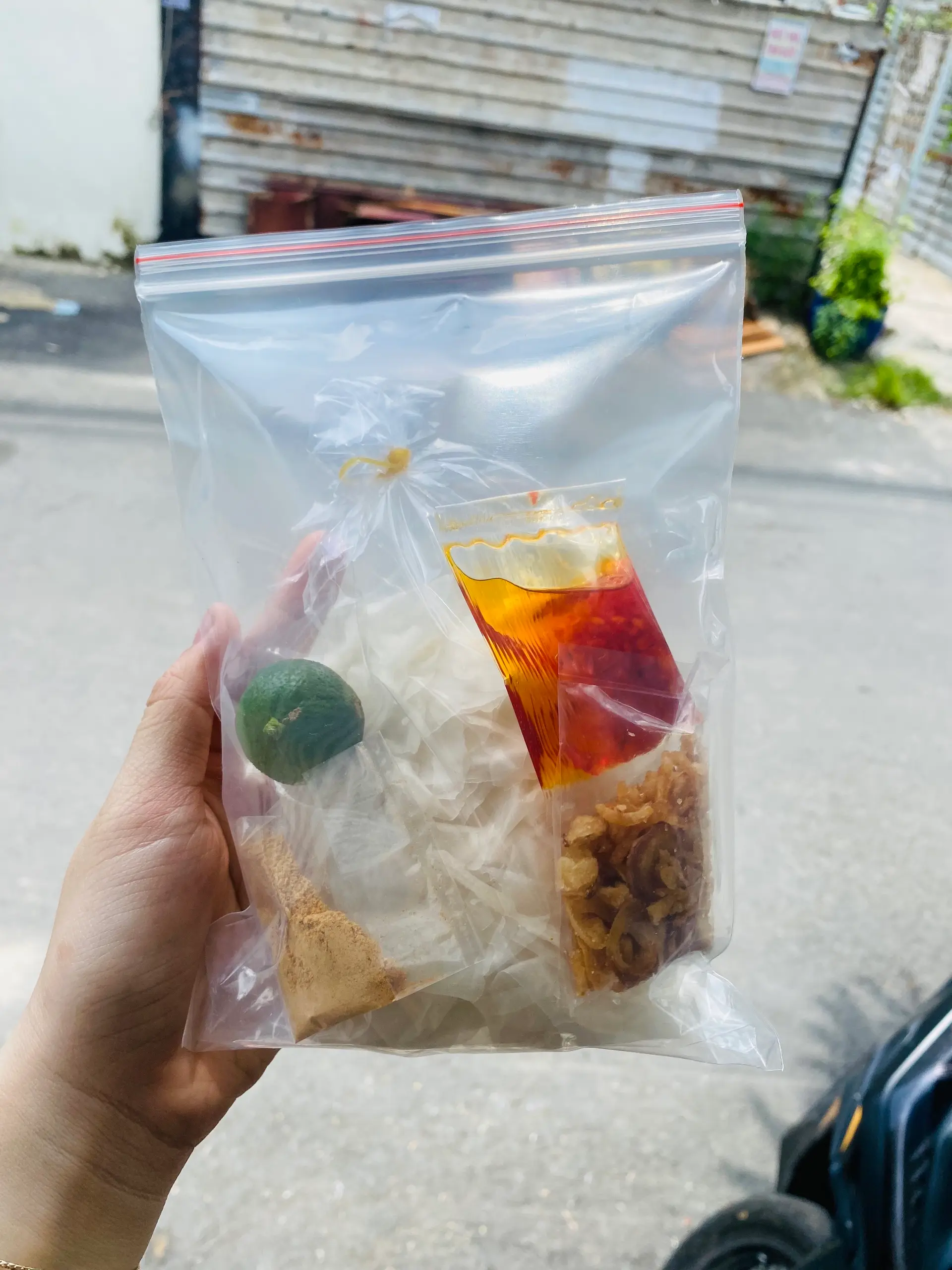 Hình ảnh Bánh tráng phơi sương muối sặc
