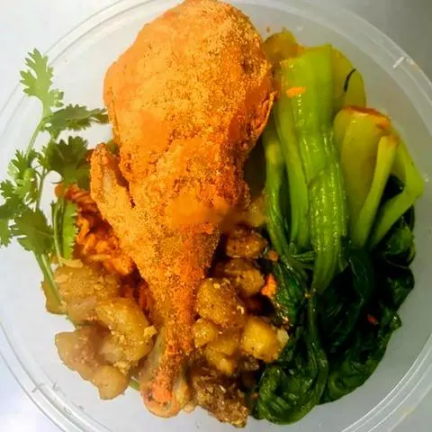 Hình ảnh Cơm gà hoàng kim opla