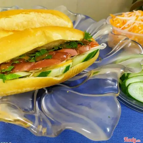 Hình ảnh Bánh Mỳ Pate Xúc Xích Lớn