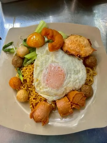 Hình ảnh Mì Indomie Phần Đặc Biệt + 1 Mì Thêm