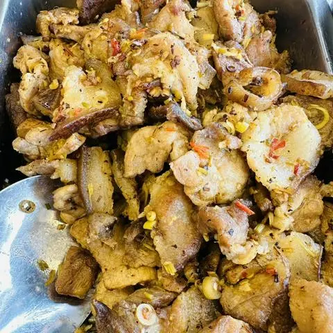 Hình ảnh Cơm thịt vai thui xào xả ớt 