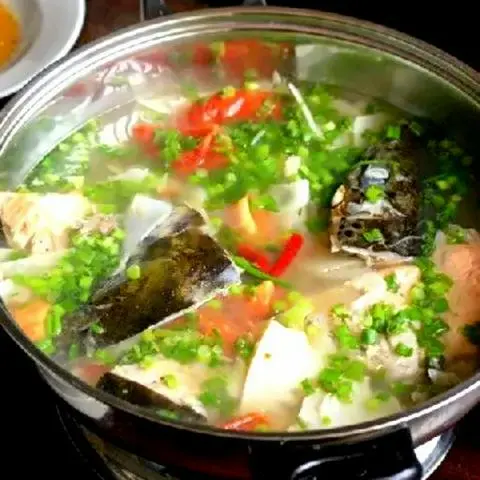 Hình ảnh Lẩu đầu cá hồi măng chua