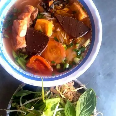Hình ảnh Bún riêu giò chả cua ốc