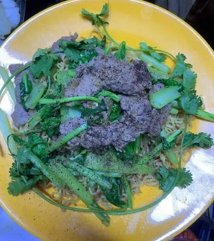 Hình ảnh Mì xào bò+ trứng+ tóp mỡ 