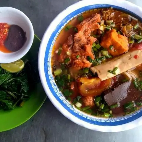 Hình ảnh Canh bún giò chả cua ốc