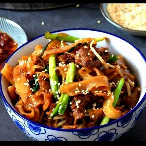 Hình ảnh Hủ tiếu xào áp chảo