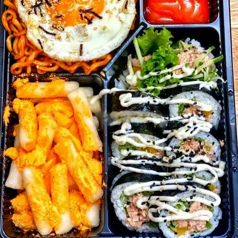 Hình ảnh Set 5 - mì cay trứng - kimbap cá ngừ mayo - tokbokki lắc