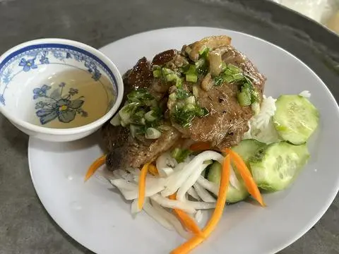Hình ảnh Cơm Sườn Nướng 