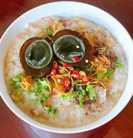 Hình ảnh Cháo thịt bằm trứng bắc thảo nấm rơm
