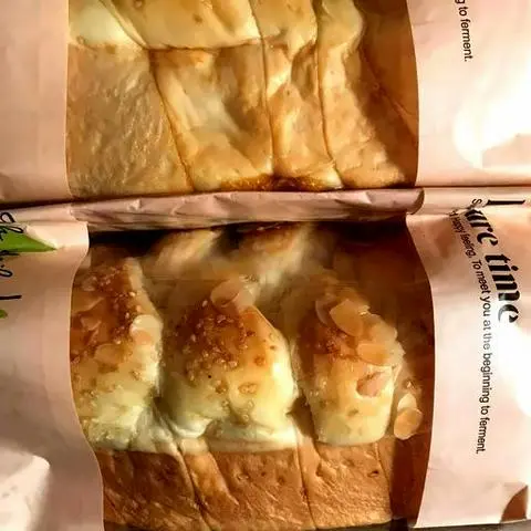 Hình ảnh Bánh mì hoa cúc