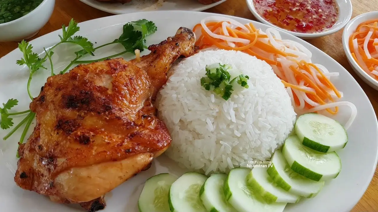 Hình ảnh Cơm Đùi Gà nướng Mặt ong ( Tặng ly trà tắc ) 