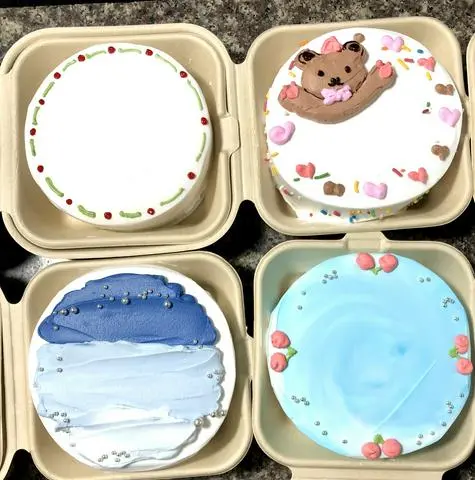 Hình ảnh Bánh Kem Bento Xanh, Trắng (Mẫu ngẫu nhiên, có ghi chữ theo y/c)