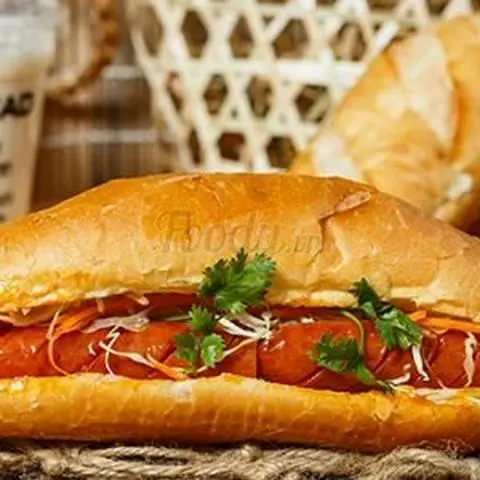 Hình ảnh Bánh Mỳ Pate Xúc Xích Nhỏ