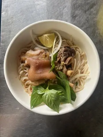 Hình ảnh Bún bò giò sụn