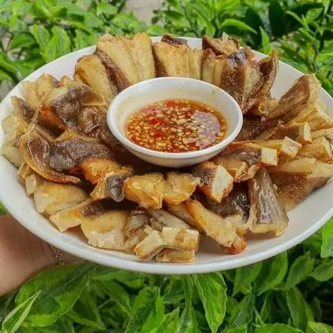 Hình ảnh Khô cá đuối chấm mắm me 