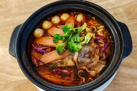 Hình ảnh MÌ ỨC GÀ TRỨNG NON