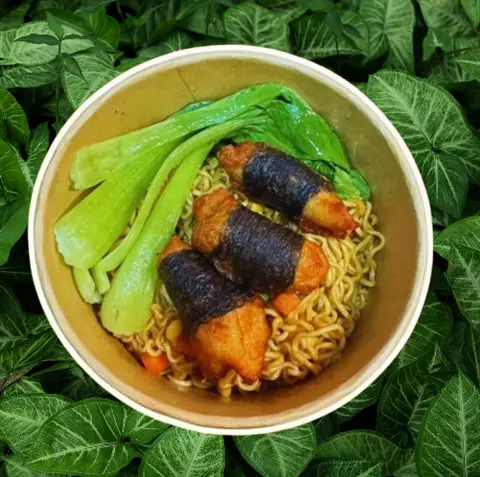 Hình ảnh Mì trộn tương đen gà cuộn rong biển