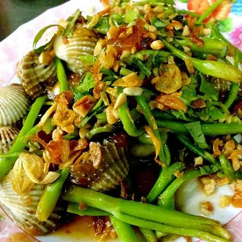 Hình ảnh sò lông xào rau muống tóp mỡ