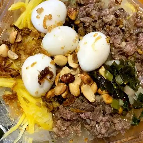 Hình ảnh Bánh tráng trộn thịt xay trứng cút lòng đào