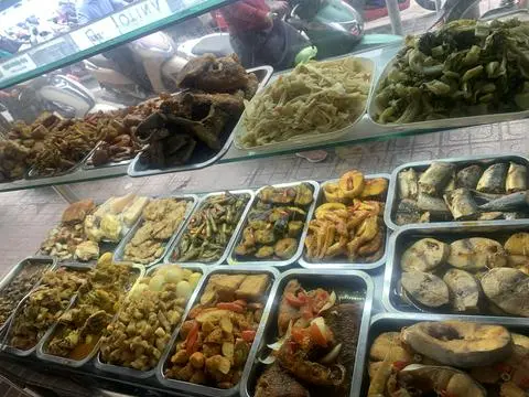 Hình ảnh Cơm cá chim sốt cà