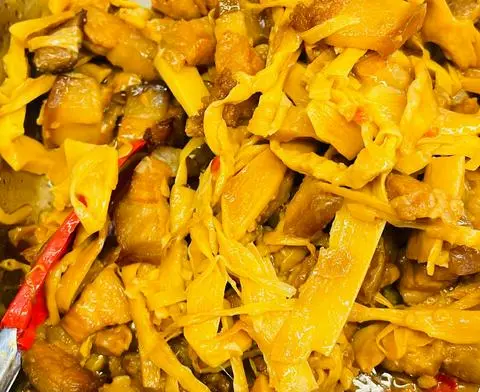 Hình ảnh Cơm thịt kho măng 