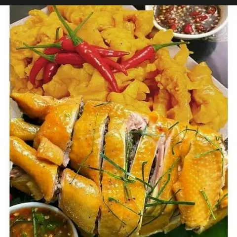 Hình ảnh Gà Ủ Muối 1/2Con + Chân Gà Ủ Muối (500g)
