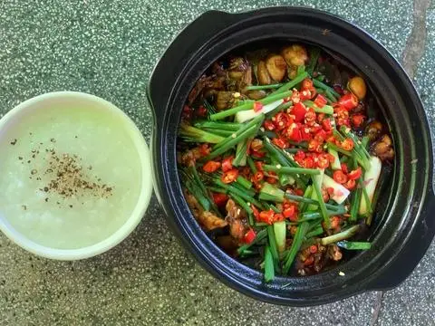 Hình ảnh 2 ếch không cháo không cơm