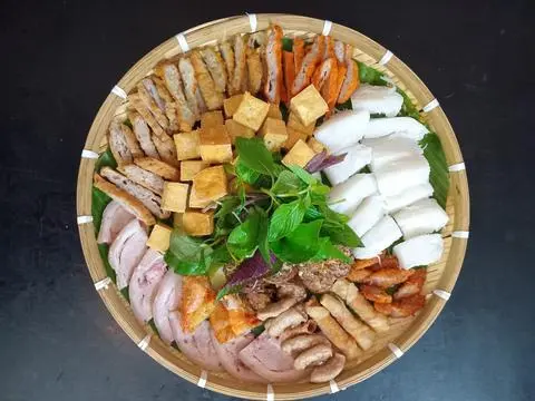 Hình ảnh Mẹt làng trên xóm dưới