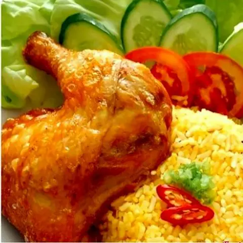 Hình ảnh Cơm rang đùi gà xối mắm
