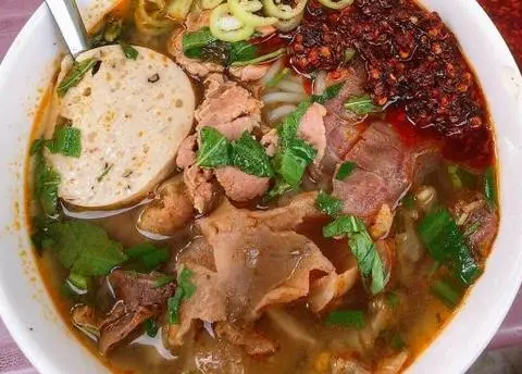 Hình ảnh Bún bò tái - nạm - gân - bò viên - chả tiêu