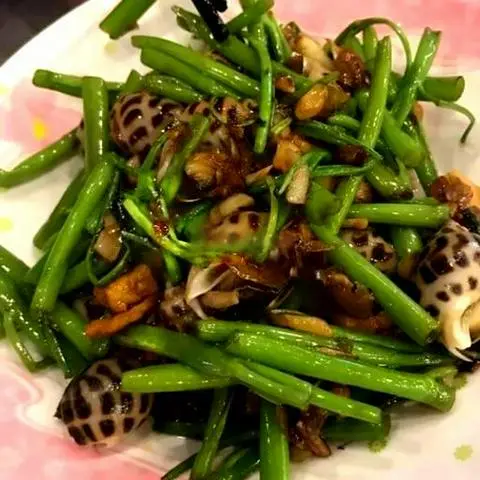 Hình ảnh Ốc hương xào rau muống