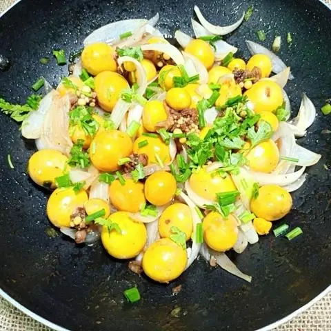 Hình ảnh Trứng non xào hành 